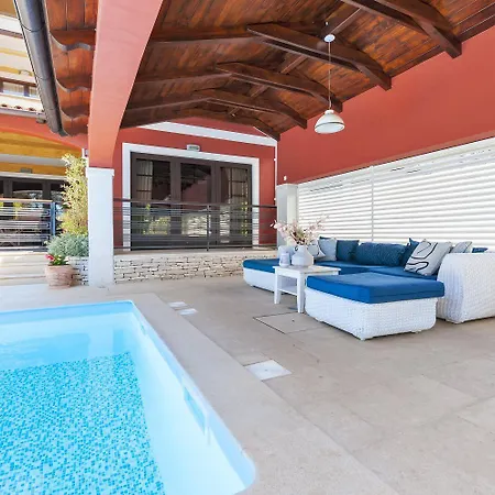 Hundefreundliches Studio-apartment Mit Pool, Babybett, Grill, Parkplatz *