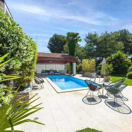 Hundefreundliches Studio-apartment Mit Pool, Babybett, Grill, Parkplatz