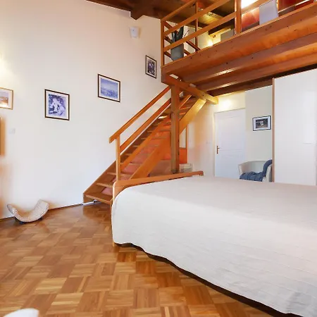 Hundefreundliches Studio-apartment Mit Pool, Babybett, Grill, Parkplatz