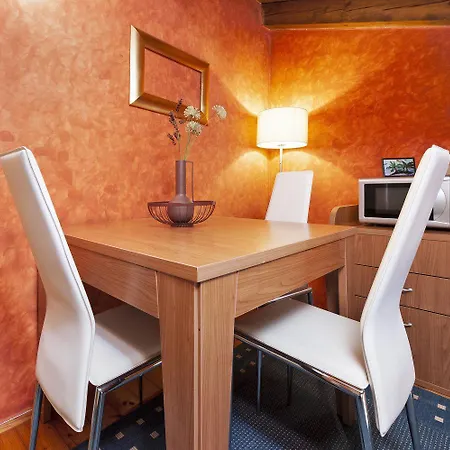 Hundefreundliches Studio-apartment Mit Pool, Babybett, Grill, Parkplatz Rovinj