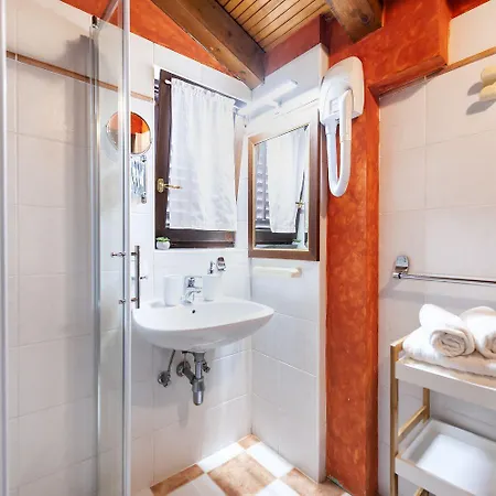 Hundefreundliches Studio-apartment Mit Pool, Babybett, Grill, Parkplatz Apartment Rovinj
