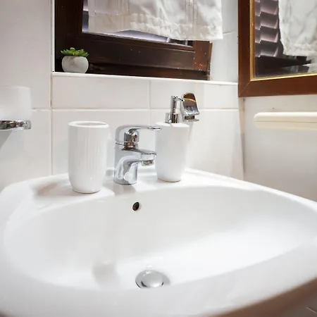 Hundefreundliches Studio-apartment Mit Pool, Babybett, Grill, Parkplatz
