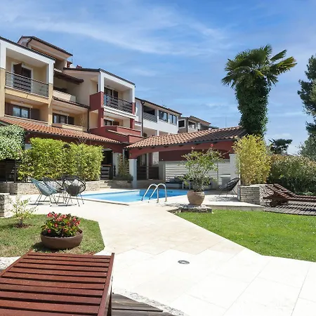 Hundefreundliches Studio-apartment Mit Pool, Babybett, Grill, Parkplatz Rovinj