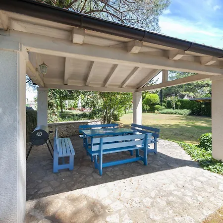 Apartment Hundefreundliches Studio-apartment Mit Pool, Babybett, Grill, Parkplatz